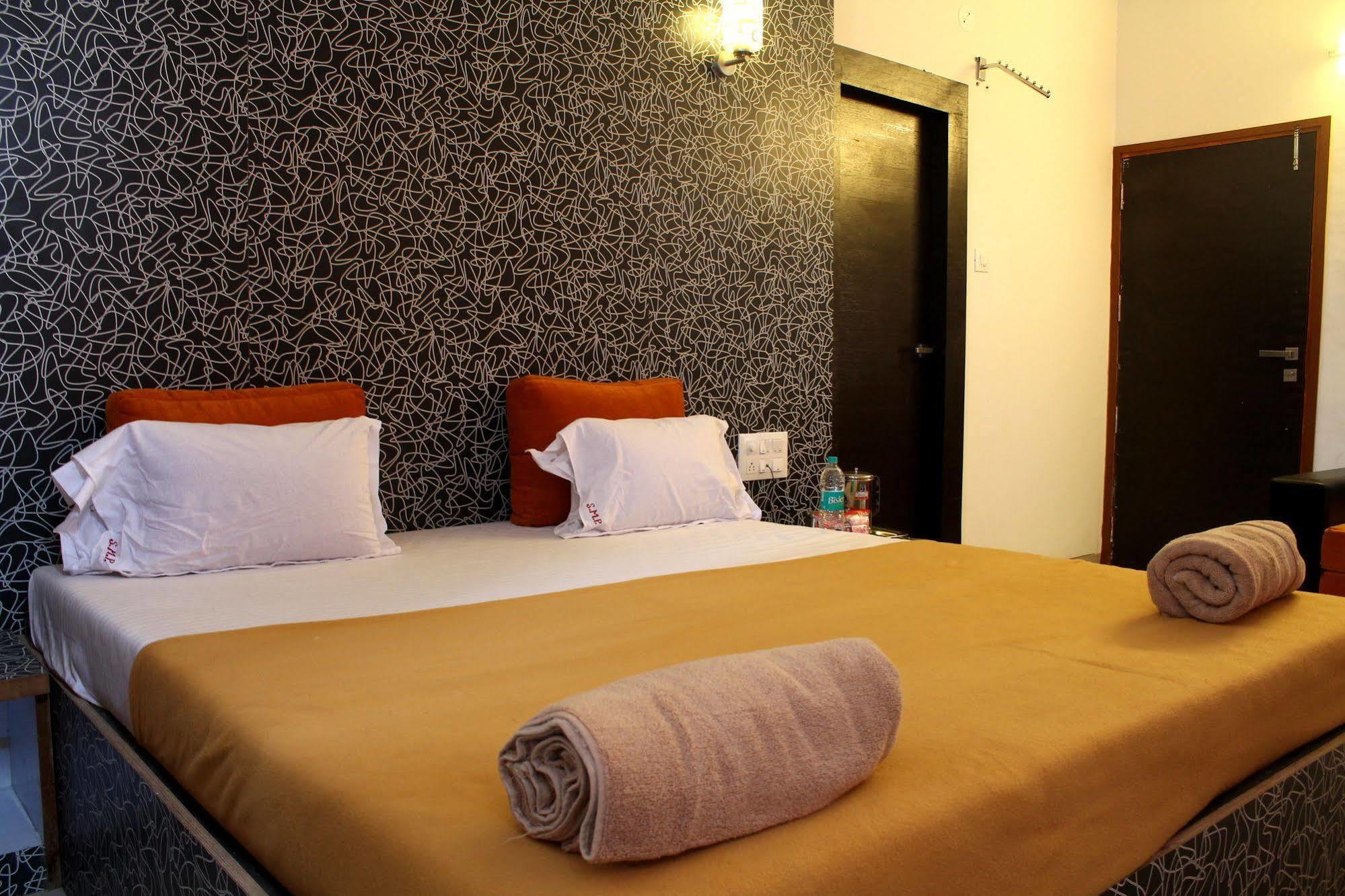 Hotel Malhar Palace Shirdi Ngoại thất bức ảnh