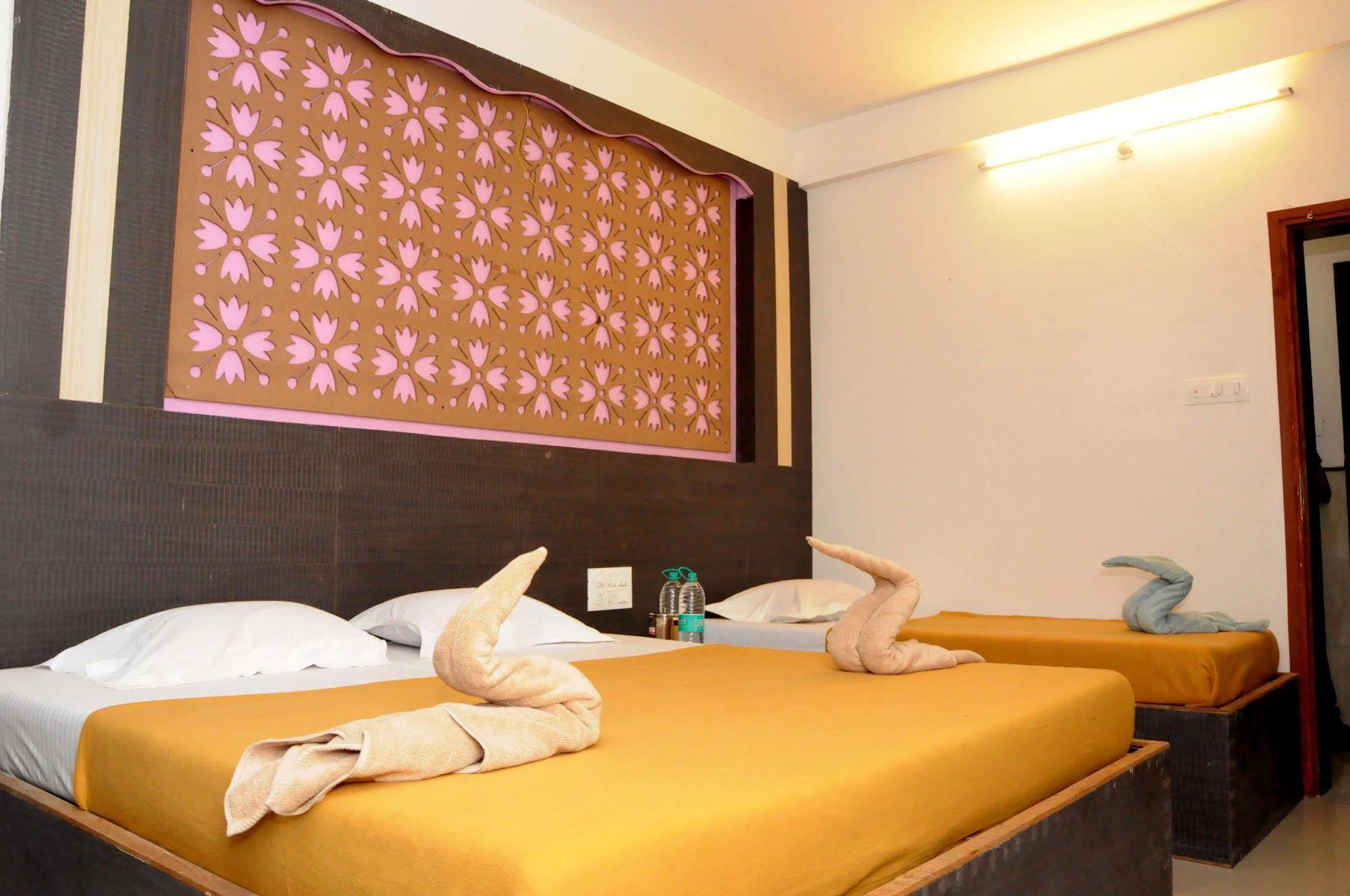 Hotel Malhar Palace Shirdi Ngoại thất bức ảnh