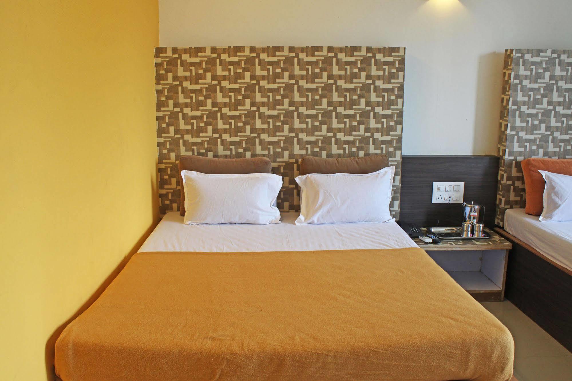 Hotel Malhar Palace Shirdi Ngoại thất bức ảnh