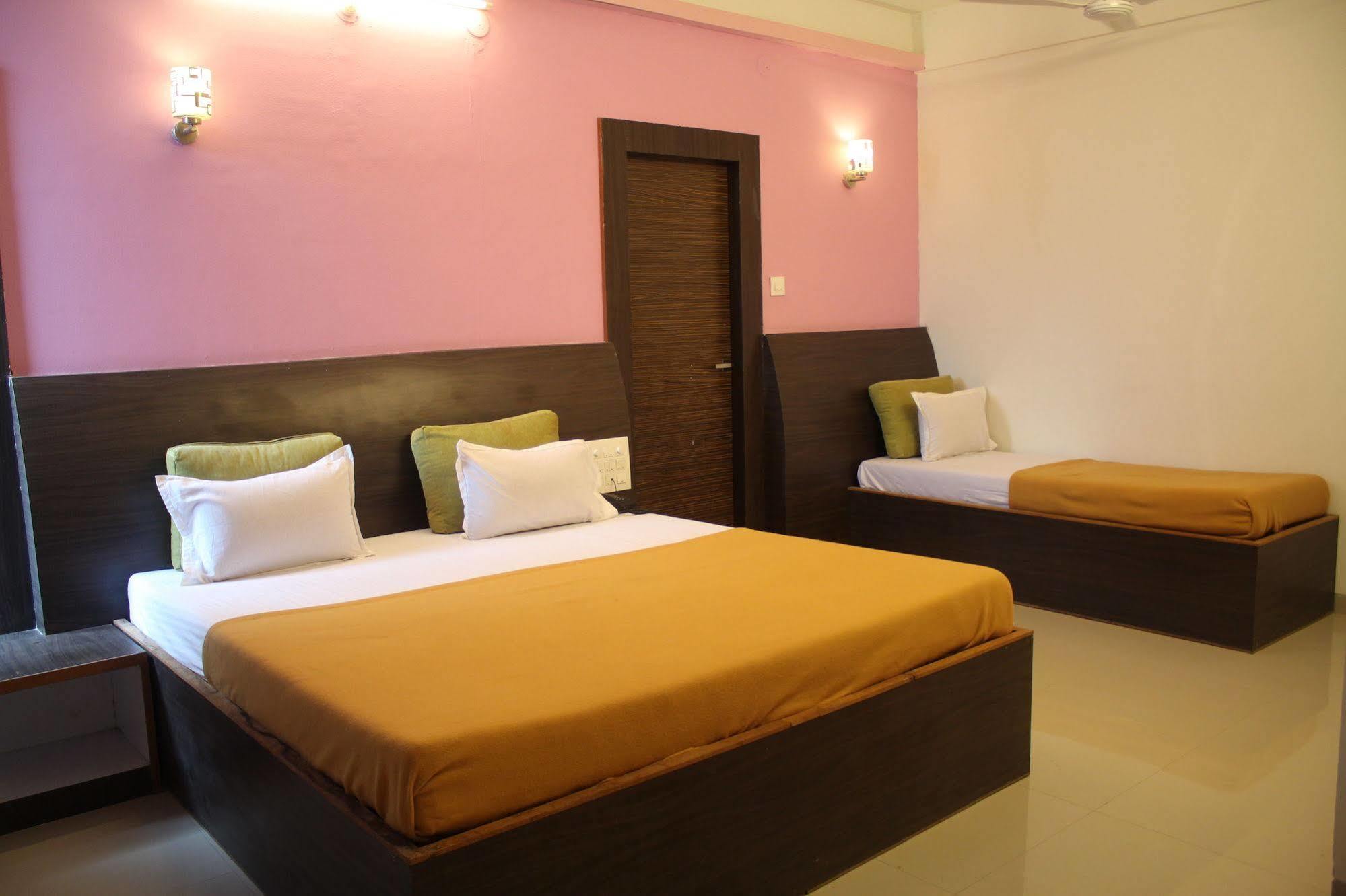 Hotel Malhar Palace Shirdi Ngoại thất bức ảnh