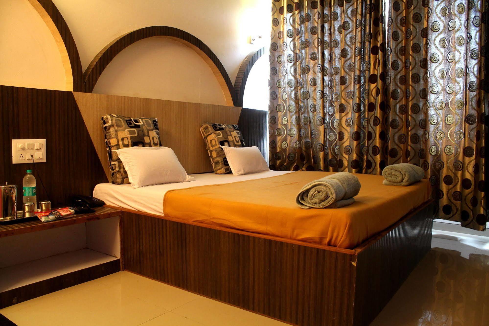Hotel Malhar Palace Shirdi Ngoại thất bức ảnh