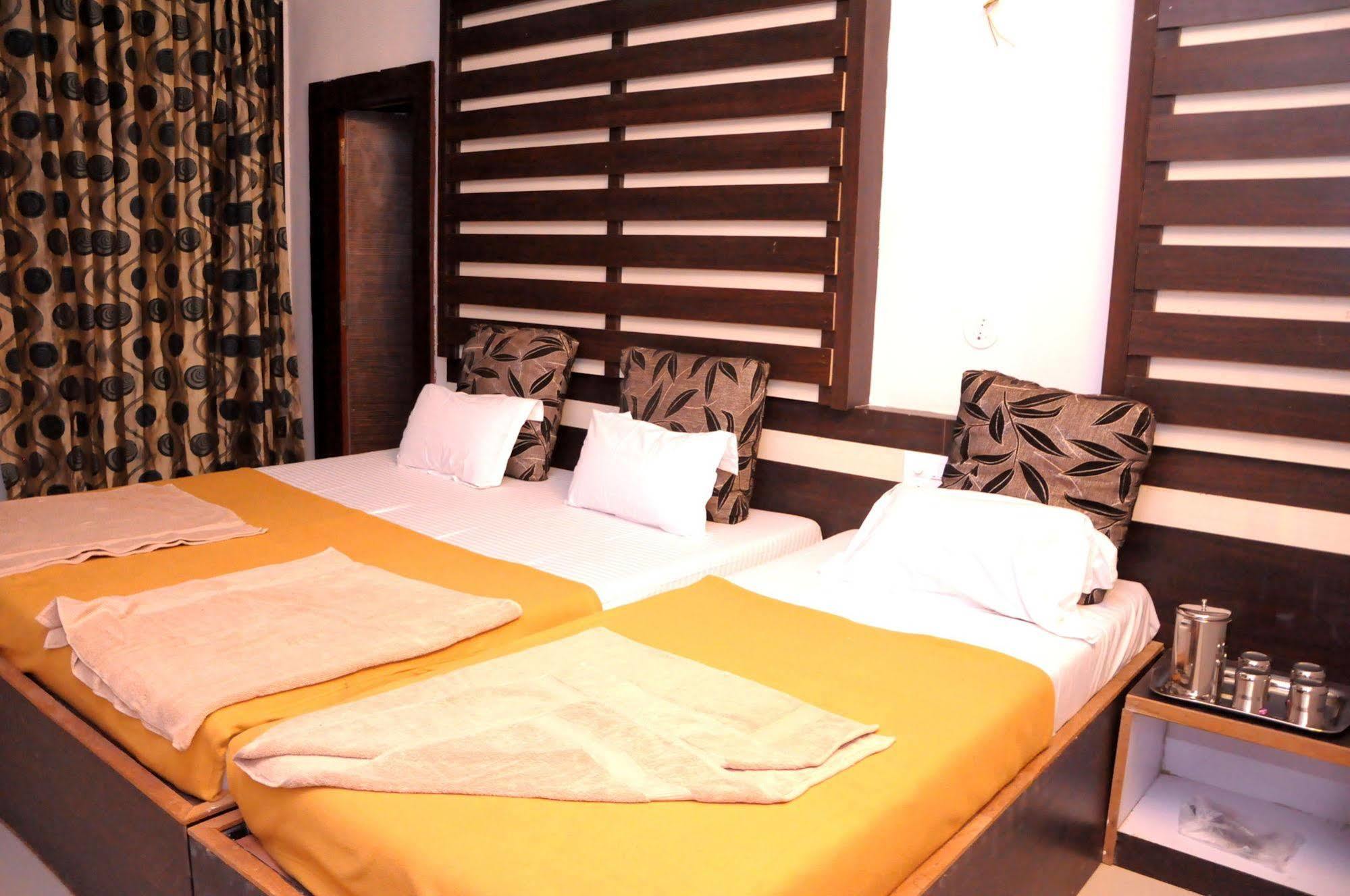 Hotel Malhar Palace Shirdi Ngoại thất bức ảnh