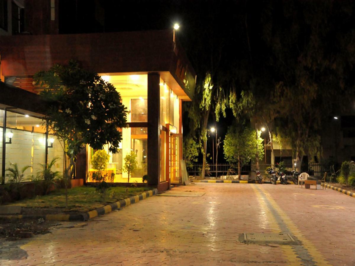 Hotel Malhar Palace Shirdi Ngoại thất bức ảnh