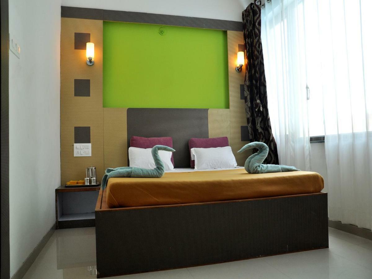 Hotel Malhar Palace Shirdi Ngoại thất bức ảnh